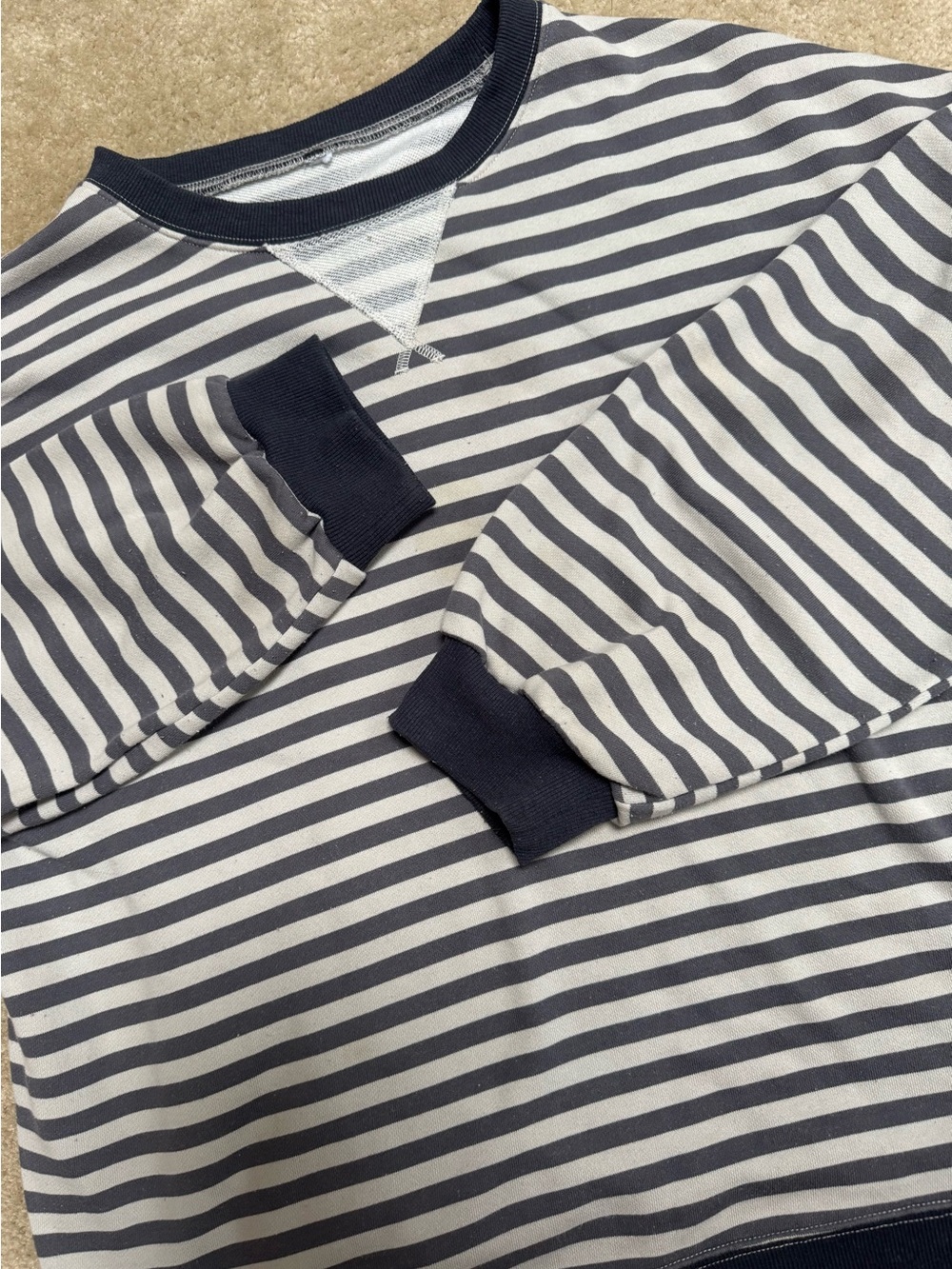 Women’s Unbranded Sz XL Striped Long-Sleeve Crewneck Sweatshirt in gray on gray